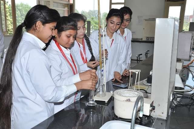 Sachdeva_College_of_Pharmacy,_Gharuan
